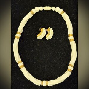 VTG Avon White Lucite Twist Bead Choker Style Necklace with Matching Earrings